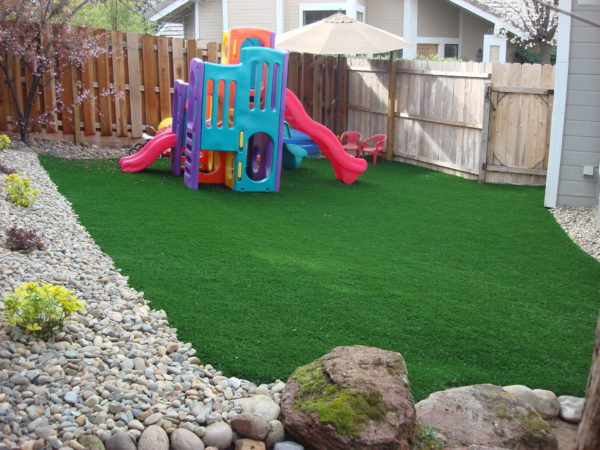 Daycare Use of artificial grass - playground area 03